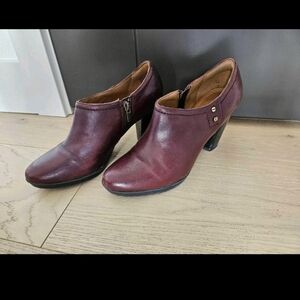 Size 8.5 Clark's Booties